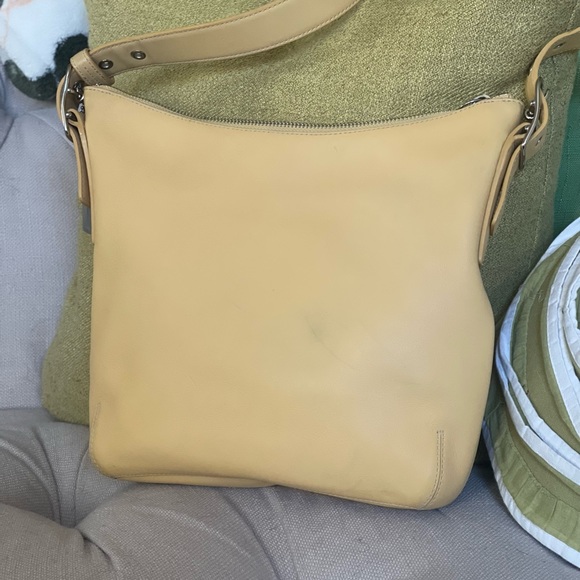 SOLD! Vintage Coach Yellow Leather Shoulder /Crossbody Handbag Purse No.9326 - Picture 4 of 11